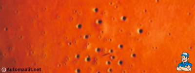 Pinholes on the painted surface, appearing pitted or porous Automaalaus_neulanreika